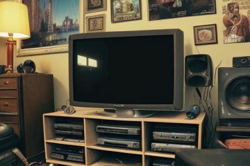 Perbandingan Teknologi TV: Dari CRT ke Smart TV – Perjalanan Sejarah dan Pengaruhnya